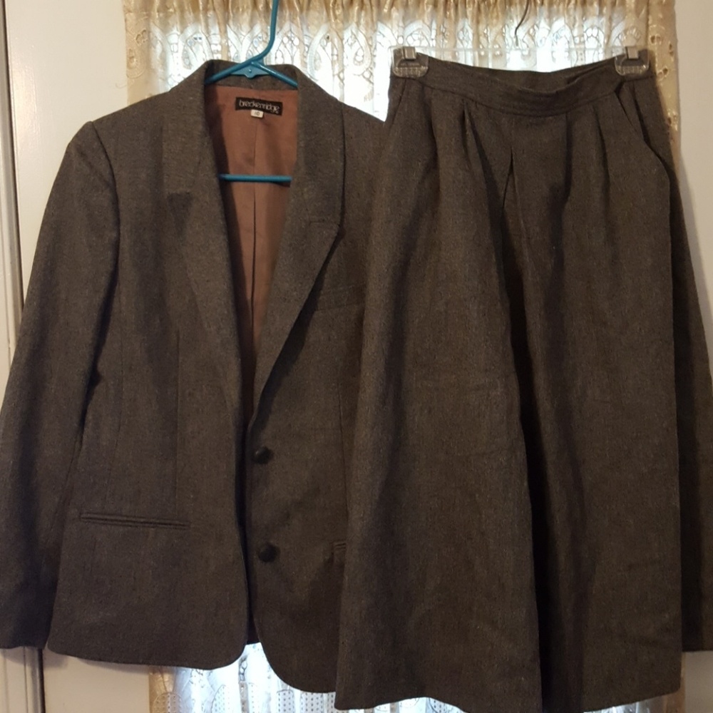 Woman's Wool skirt suit